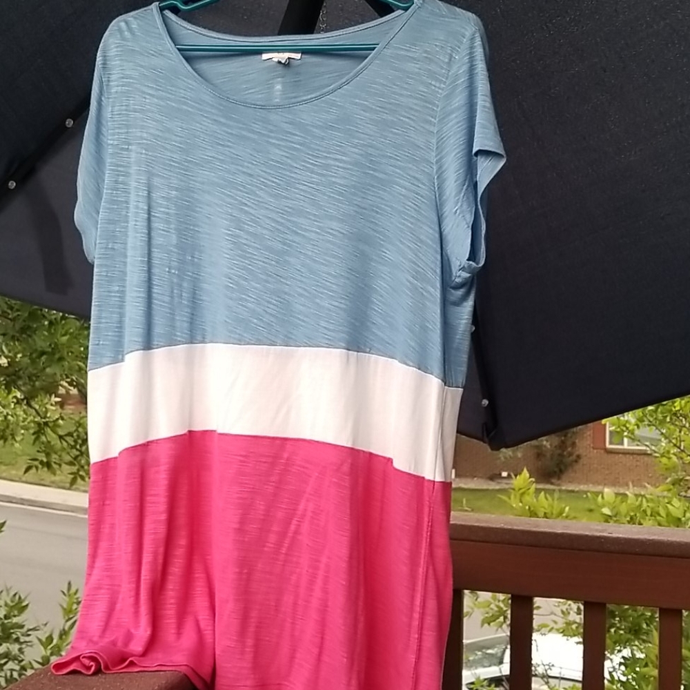 NWOT "C" Brand. Tri Colored Casual Summer Tee